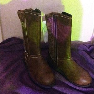 Brown size 7 muk luks